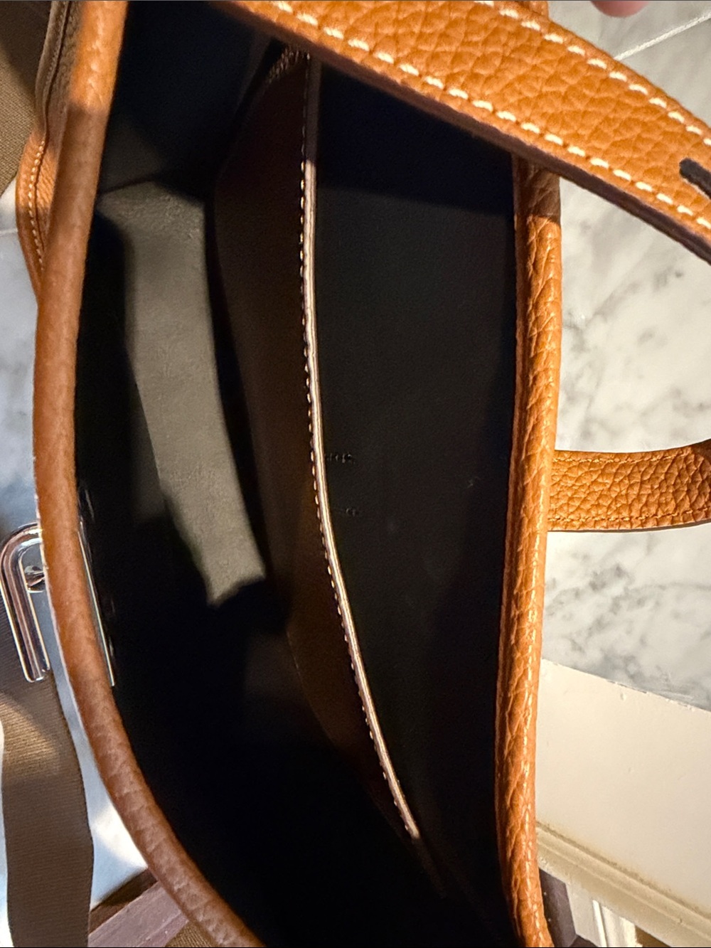 **EUC** Dooney & Bourke Tan Henrys Crossbody Bag Caramel - Picture 10 of 10